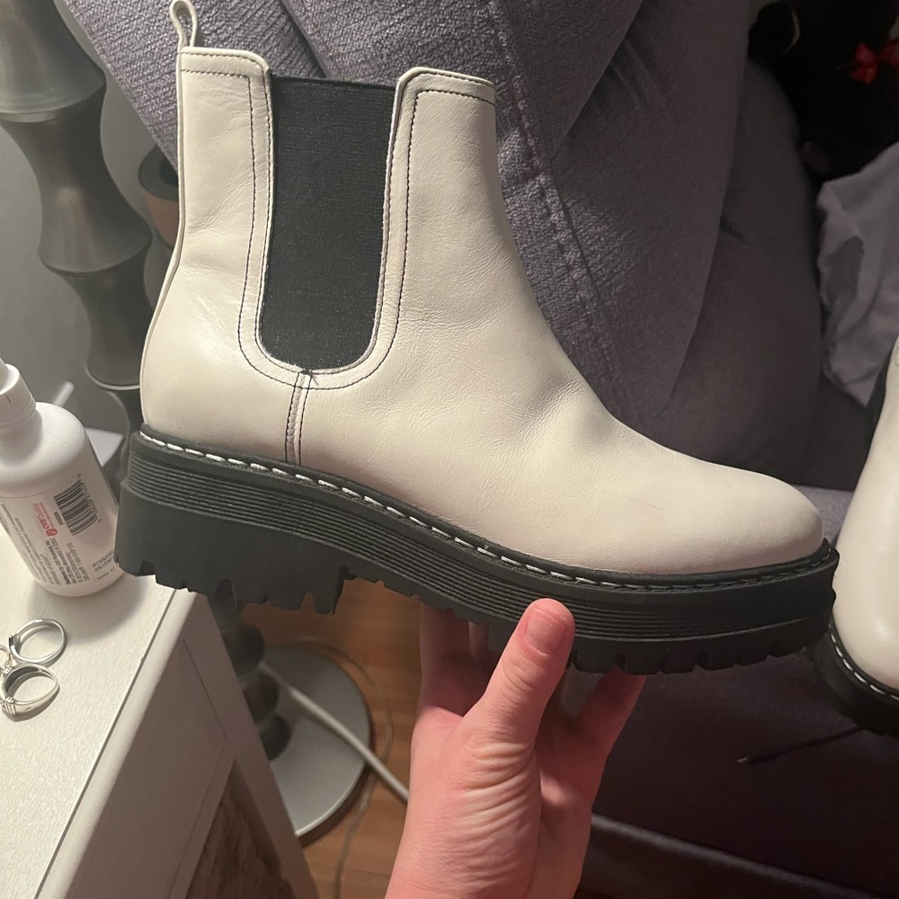 Marc fisher Chelsea boots - never worn